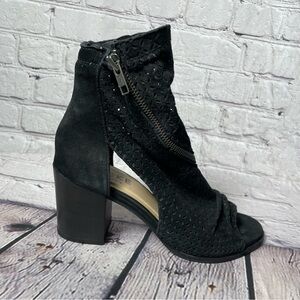 Baske California Aura Black Suede Peep Toe Booties Size 9